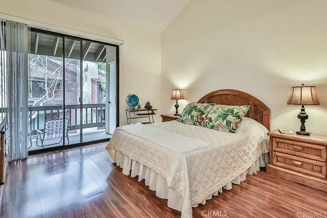 21931 Burbank 23, Woodland Hills, CA 91367
