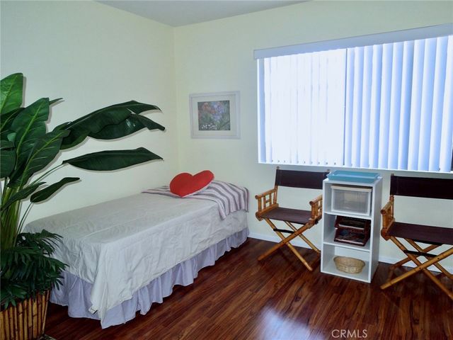 21931 Burbank 23, Woodland Hills, CA 91367
