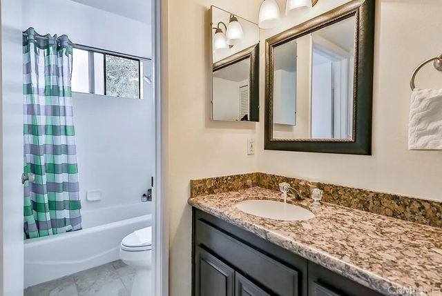 21931 Burbank 23, Woodland Hills, CA 91367