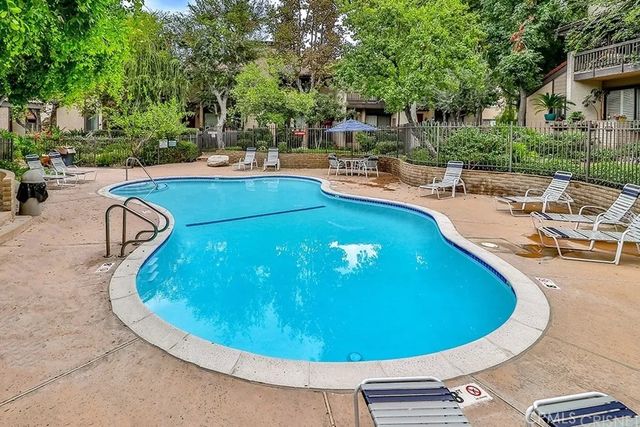 21931 Burbank 23, Woodland Hills, CA 91367