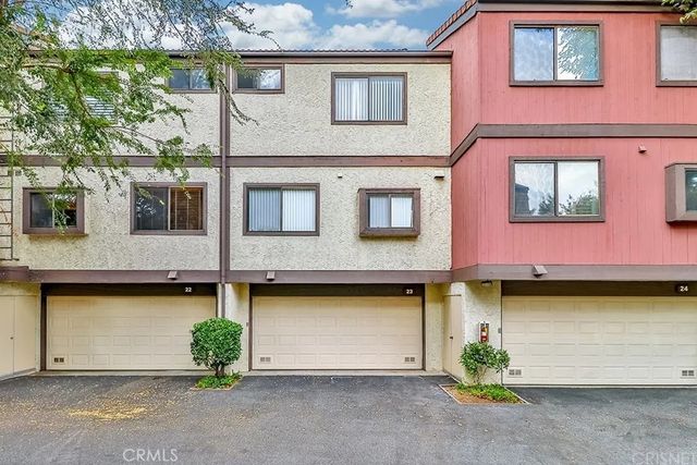 21931 Burbank 23, Woodland Hills, CA 91367