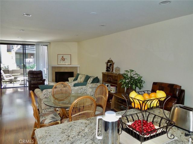 21931 Burbank 23, Woodland Hills, CA 91367