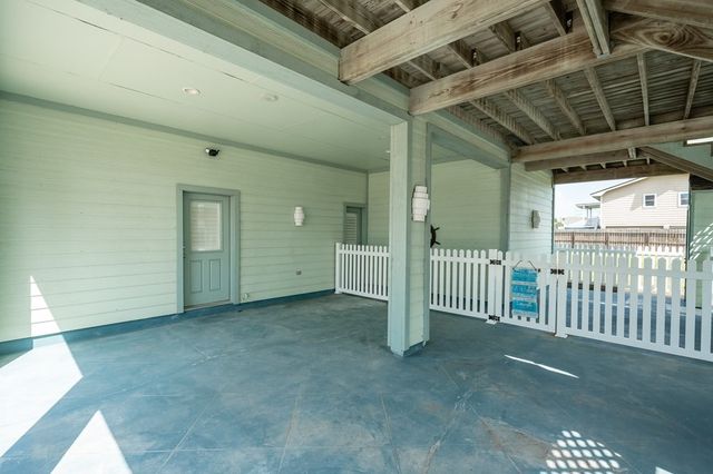 1819 Bay Shore Dr, Rockport, TX 78382