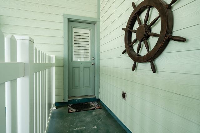 1819 Bay Shore Dr, Rockport, TX 78382