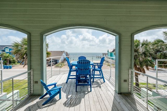 1819 Bay Shore Dr, Rockport, TX 78382