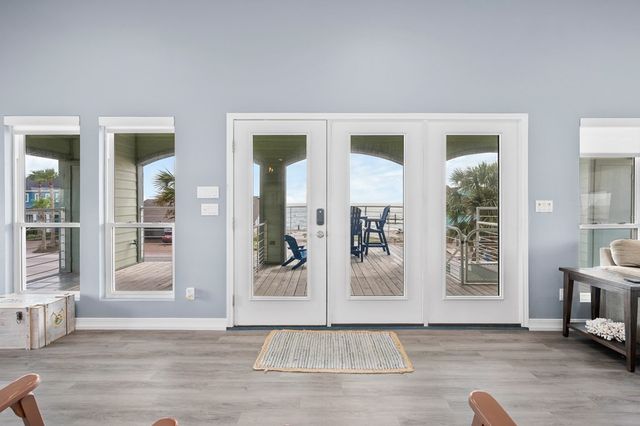 1819 Bay Shore Dr, Rockport, TX 78382