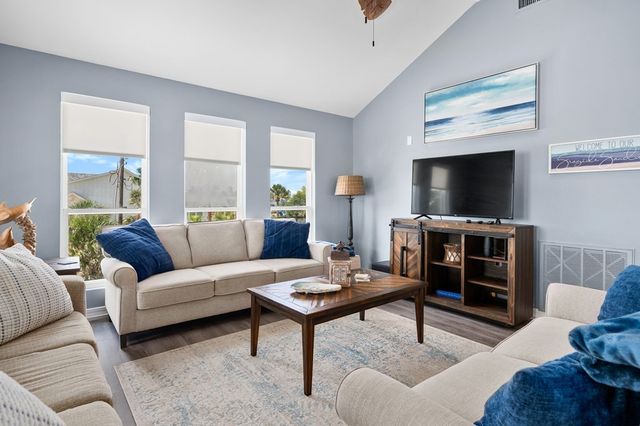 1819 Bay Shore Dr, Rockport, TX 78382