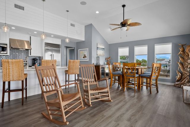 1819 Bay Shore Dr, Rockport, TX 78382