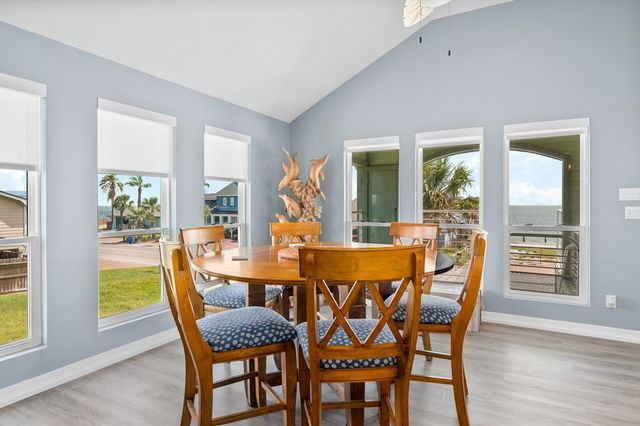 1819 Bay Shore Dr, Rockport, TX 78382