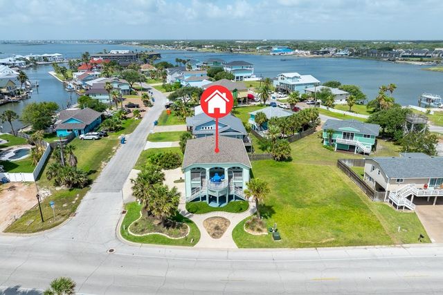 1819 Bay Shore Dr, Rockport, TX 78382