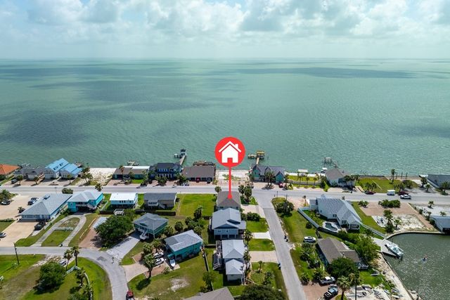 1819 Bay Shore Dr, Rockport, TX 78382