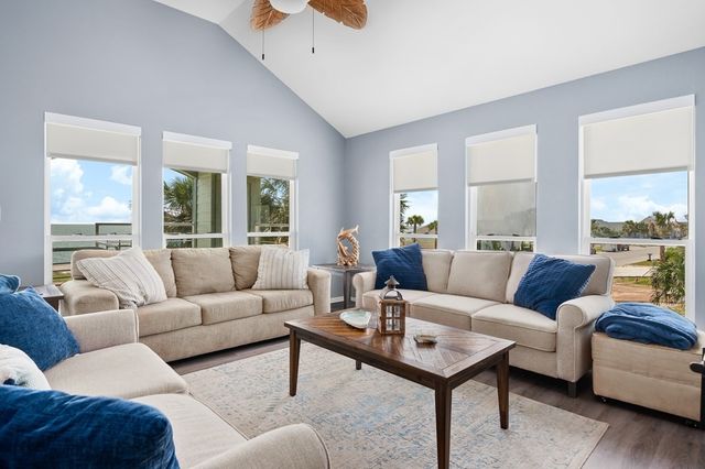 1819 Bay Shore Dr, Rockport, TX 78382