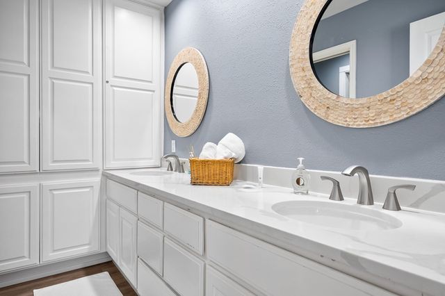 1819 Bay Shore Dr, Rockport, TX 78382