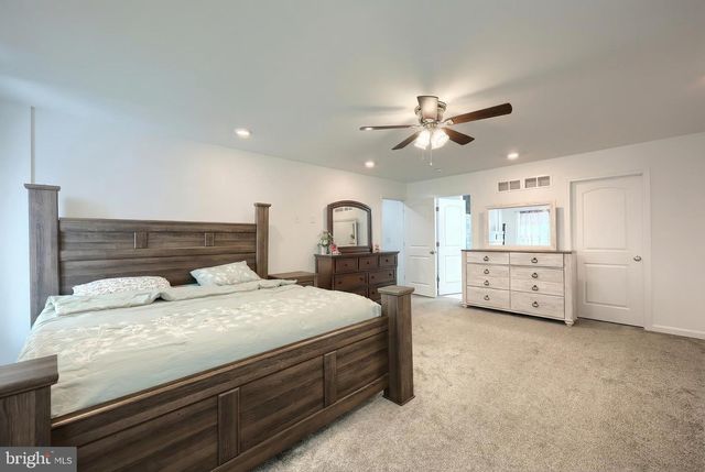 20 STEEPLE CHASE DR, York Haven, PA 17370