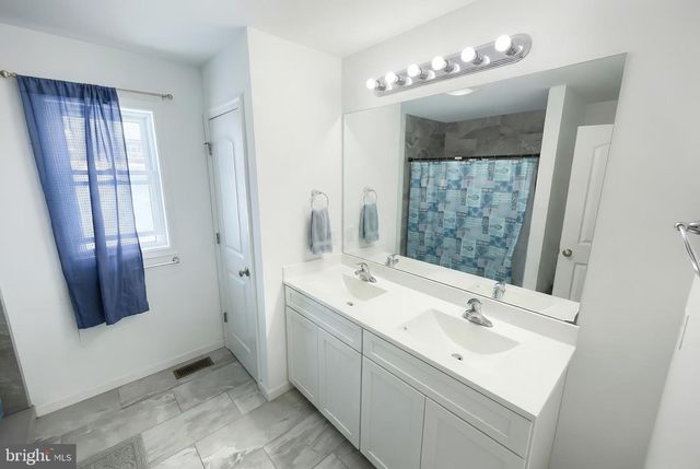 20 STEEPLE CHASE DR, York Haven, PA 17370