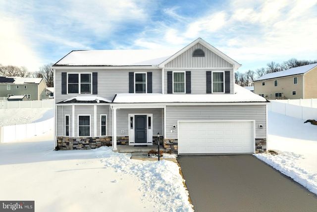 20 STEEPLE CHASE DR, York Haven, PA 17370