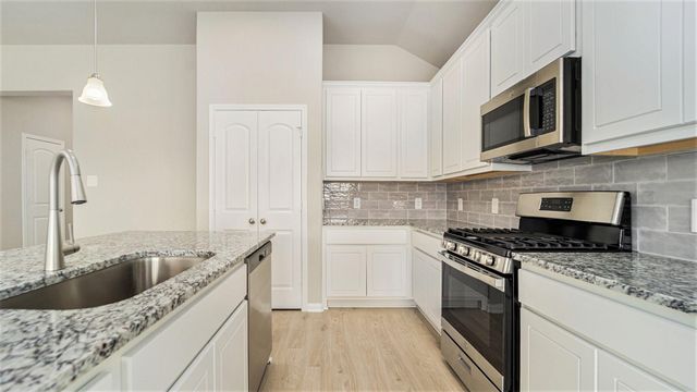 855 Waukegan Road, Conroe, TX 77306