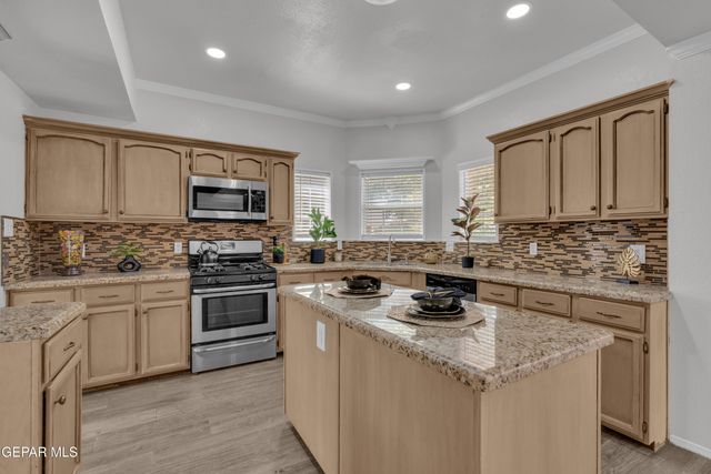 1909 POLLY HARRIS Drive, El Paso, TX 79936