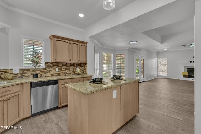 1909 POLLY HARRIS Drive, El Paso, TX 79936