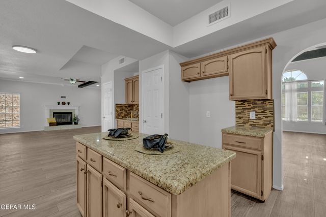 1909 POLLY HARRIS Drive, El Paso, TX 79936