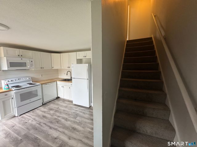 239 Old Farms Road 5C, Avon, CT 06001