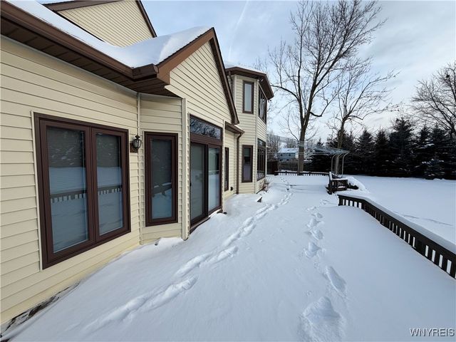 8261 Walnut Creek Lane, Clarence, NY 14051