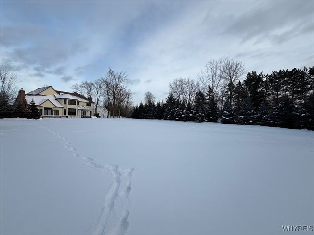8261 Walnut Creek Lane, Clarence, NY 14051