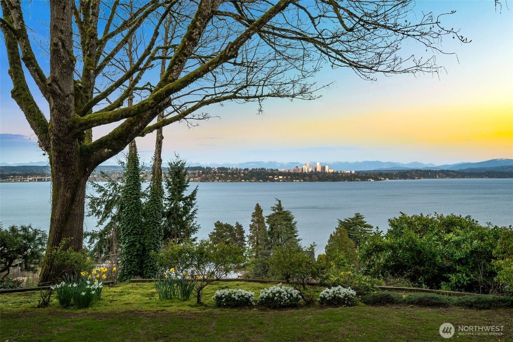 520 36th Avenue E, Seattle, WA 98112