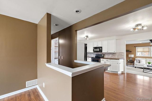 9364 Colorado Street, Livonia, MI 48150