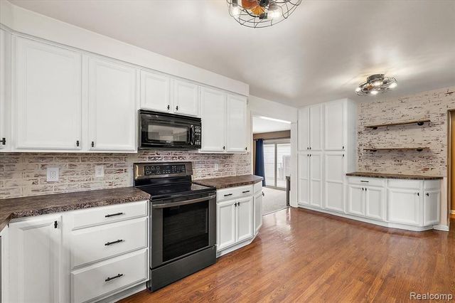 9364 Colorado Street, Livonia, MI 48150