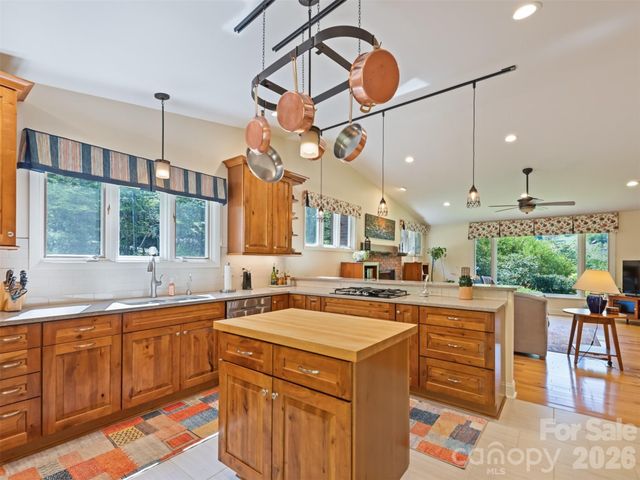 9 Golfview Drive, Maggie Valley, NC 28751