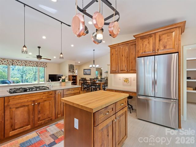 9 Golfview Drive, Maggie Valley, NC 28751