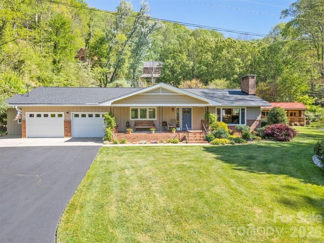 9 Golfview Drive, Maggie Valley, NC 28751