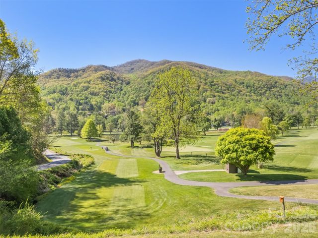 9 Golfview Drive, Maggie Valley, NC 28751