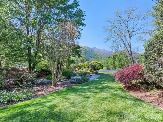 9 Golfview Drive, Maggie Valley, NC 28751