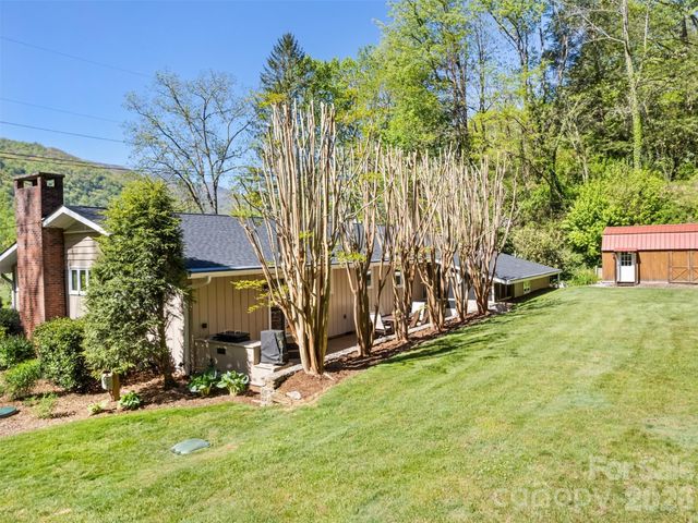 9 Golfview Drive, Maggie Valley, NC 28751