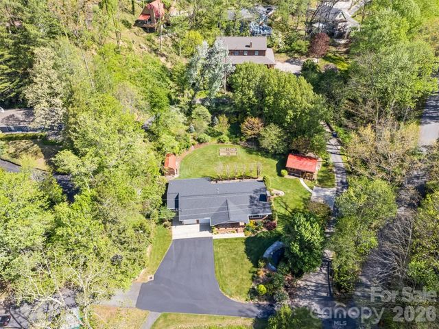 9 Golfview Drive, Maggie Valley, NC 28751