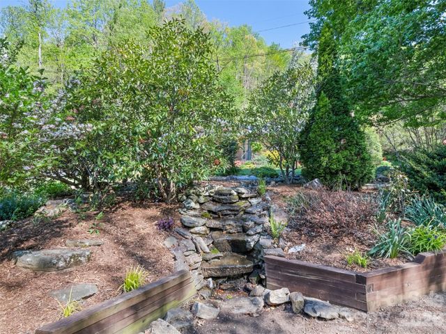 9 Golfview Drive, Maggie Valley, NC 28751