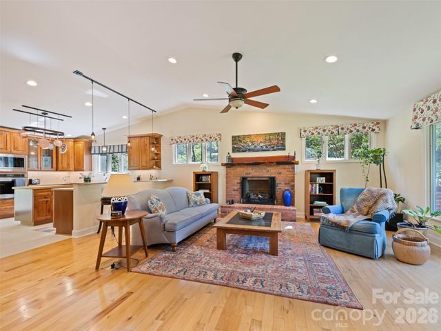 9 Golfview Drive, Maggie Valley, NC 28751