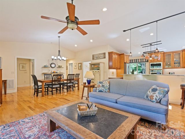 9 Golfview Drive, Maggie Valley, NC 28751