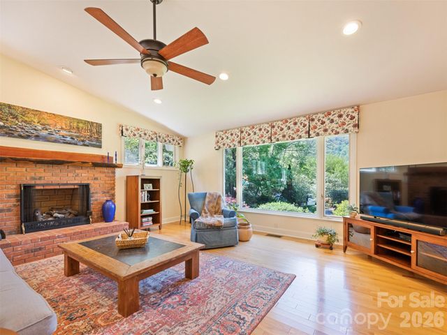 9 Golfview Drive, Maggie Valley, NC 28751