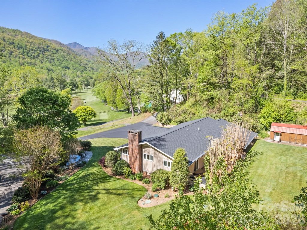 9 Golfview Drive, Maggie Valley, NC 28751