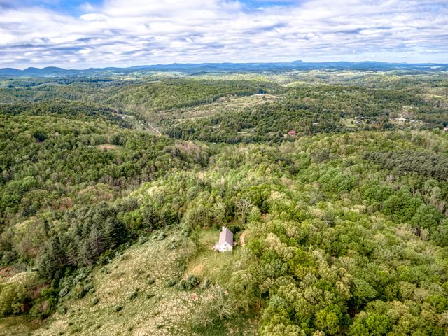 626 Ivy DR, Floyd, VA 24091