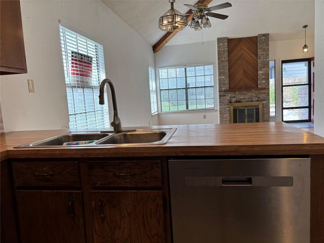 1748 Ohlen RD 9, Austin, TX 78757