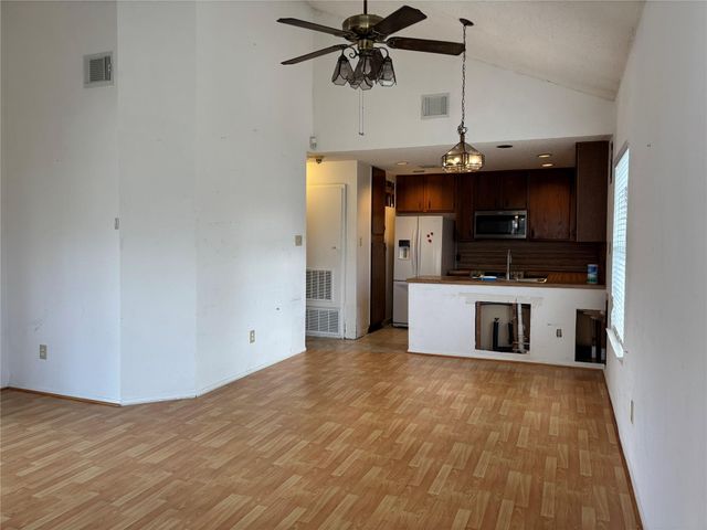 1748 Ohlen RD 9, Austin, TX 78757