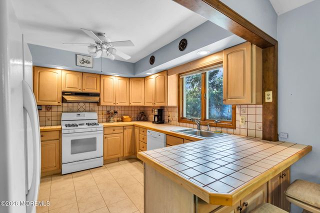 26 Allen Drive, Allentown, NJ 08501