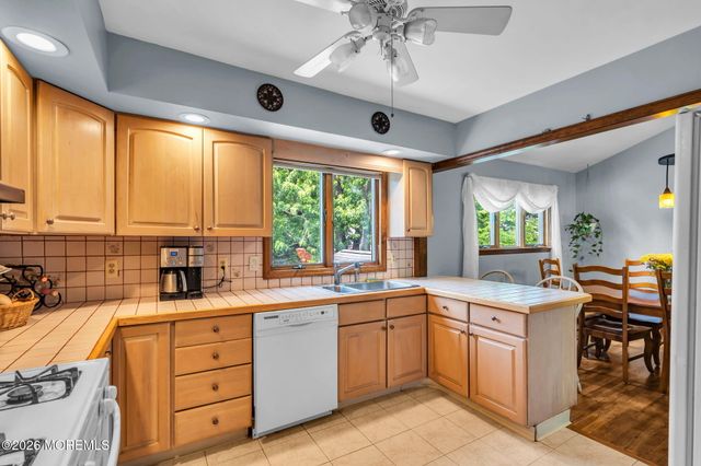 26 Allen Drive, Allentown, NJ 08501