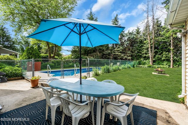 26 Allen Drive, Allentown, NJ 08501