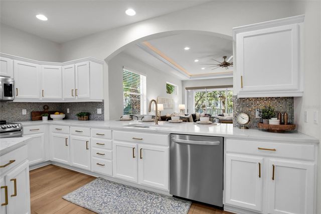 6508 MOORINGS POINT CIRCLE 201, Lakewood Ranch, FL 34202