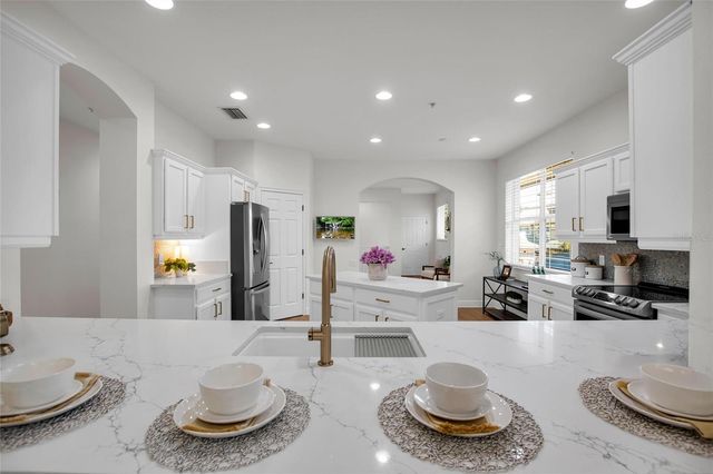 6508 MOORINGS POINT CIRCLE 201, Lakewood Ranch, FL 34202